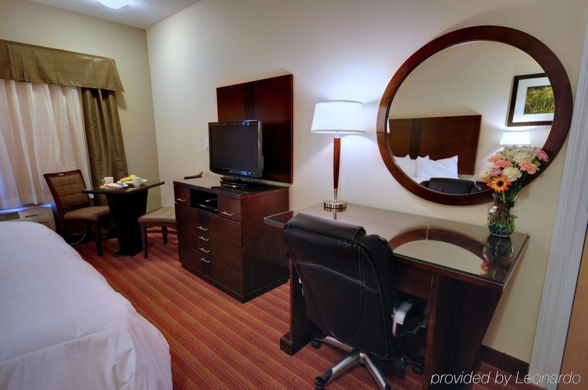 Sigma Inn & Suites Hudson'S Hope Hudson Hope الغرفة الصورة