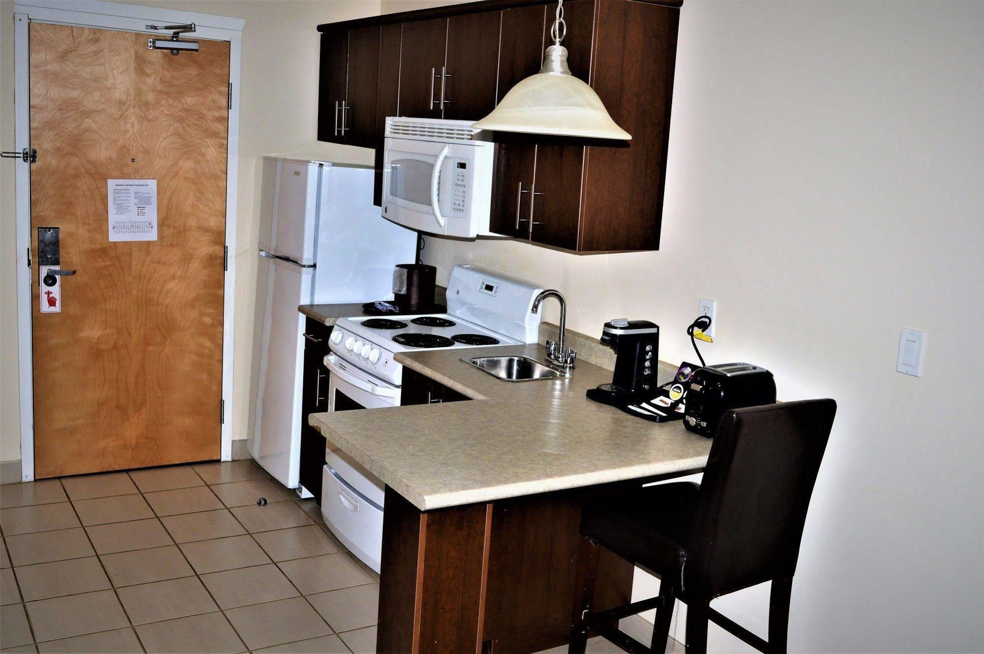 Sigma Inn & Suites Hudson'S Hope Hudson Hope المظهر الخارجي الصورة